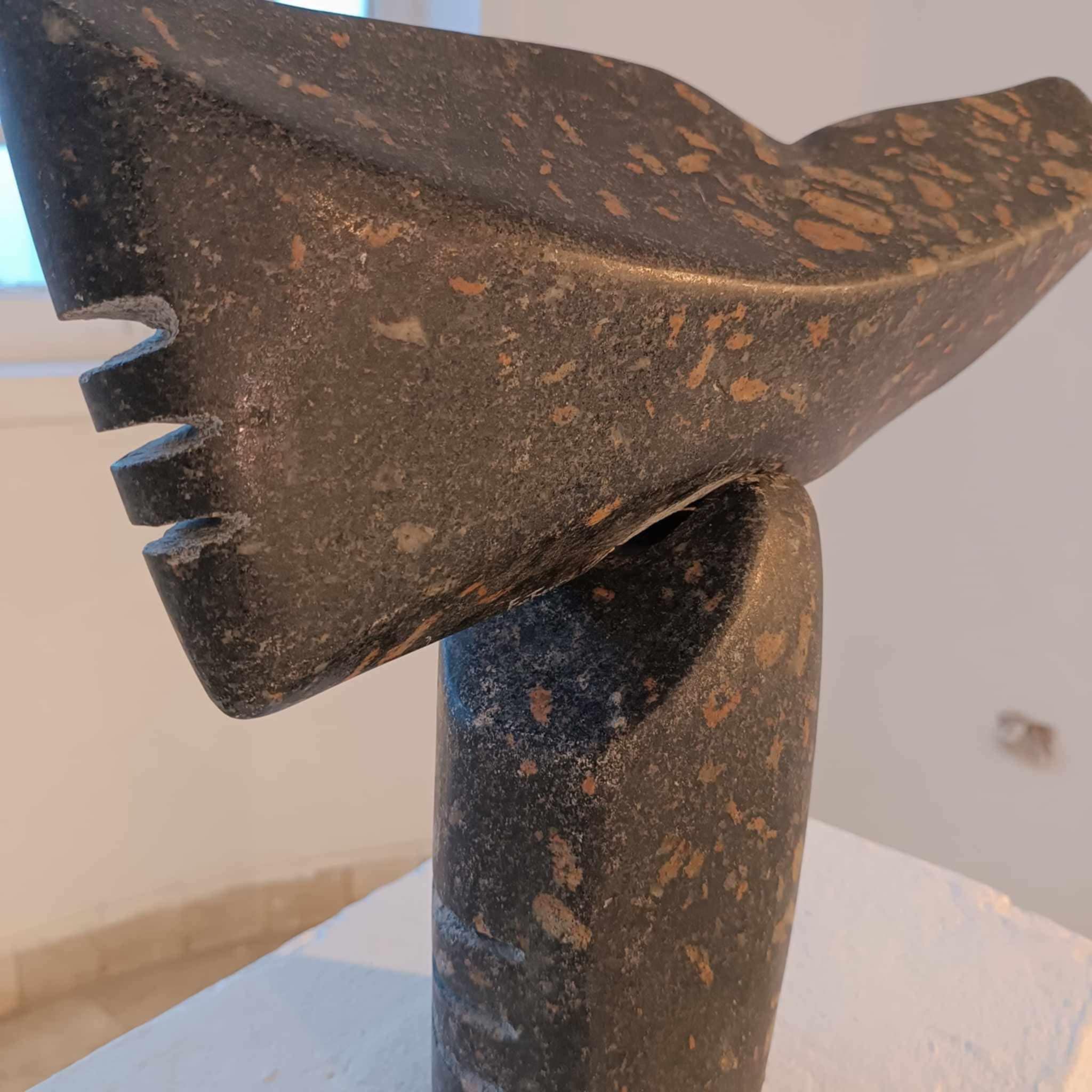 فاطمة علي سالم: نحاتة من الإسكندرية، والقدرة على استنطاق الحجر وقت الصمت 