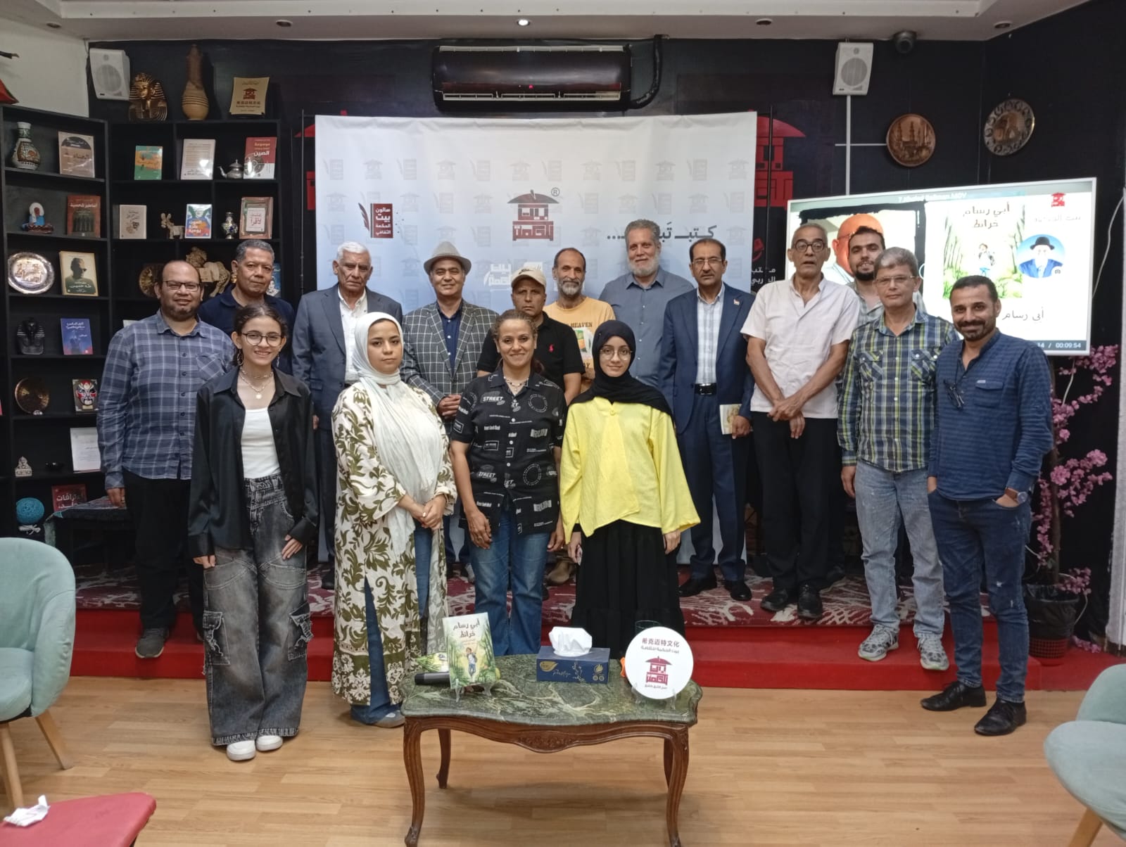 احتفاء الأدباء العرب بصدور رواية “أبي رسّام خرائط” لأشرف أبو اليزيد