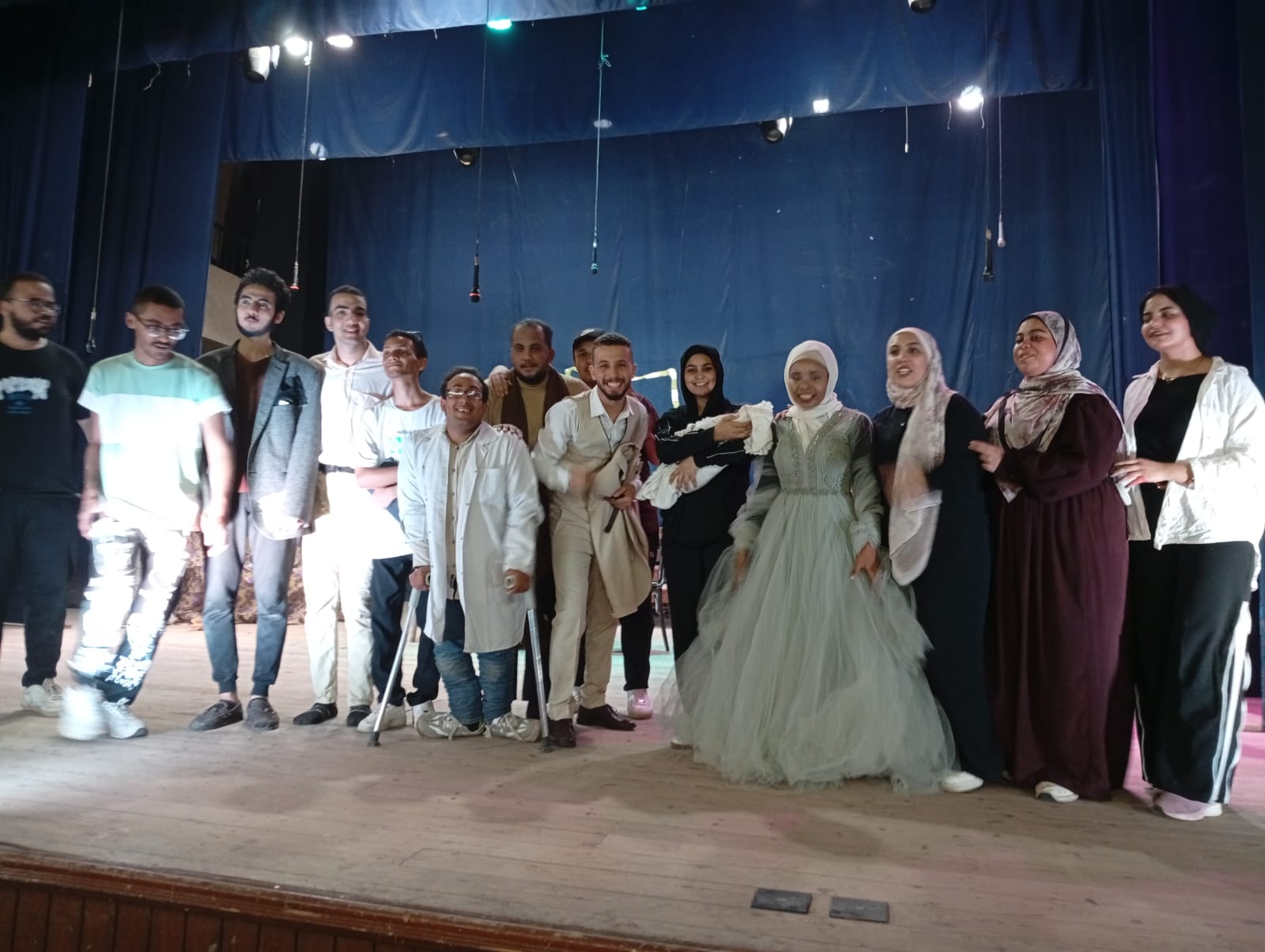 الحفل الأخير لفرقة “ألف باء” المسرحية… انتصارات فردية واخفاقات جماعية