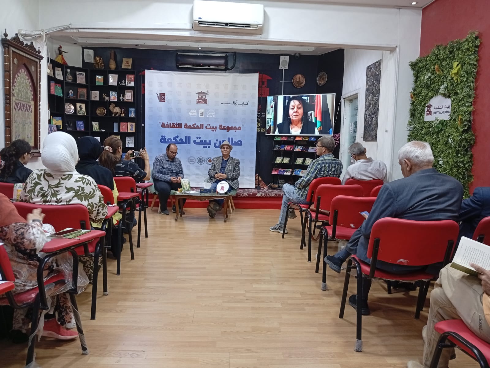 أبي رسام خرائط | قراءة بقلم د. حنان عواد، القدس، فلسطين