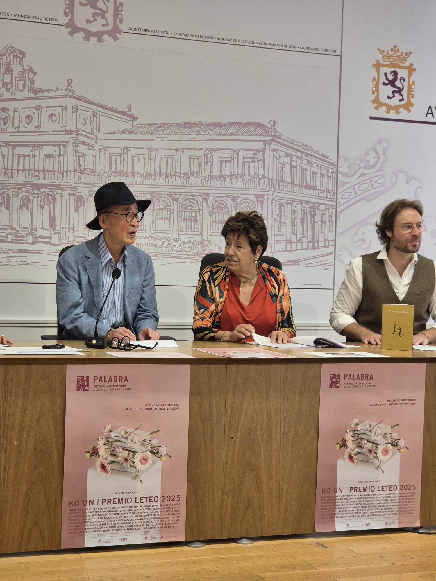 Korean Poet Ko Un Receives the I Leteo Prize at the International Festival of Letters and Arts in León, Spain