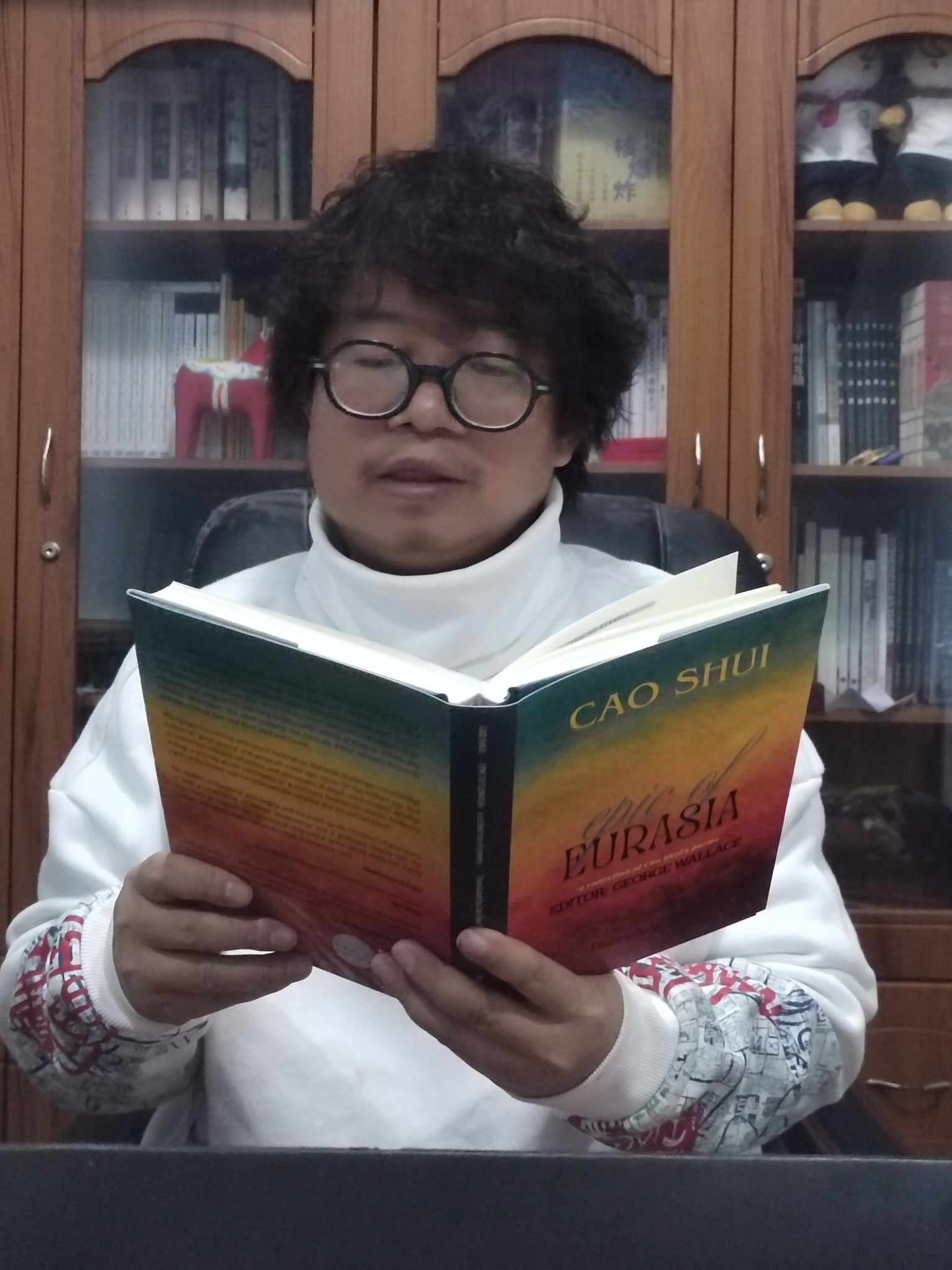 Cao Shui Honored in London: A Eurasian Epic Crowned with the Poet of the Year Award