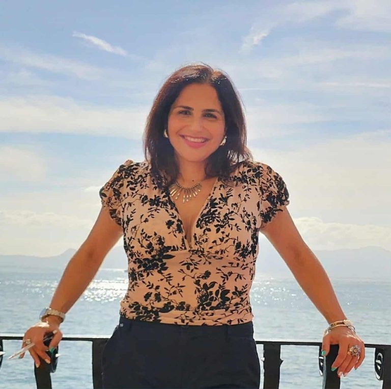 الكاتبة والصحفية الايطالية سيمونا بونورا:  المعرفة تجعلنا أحرارًا