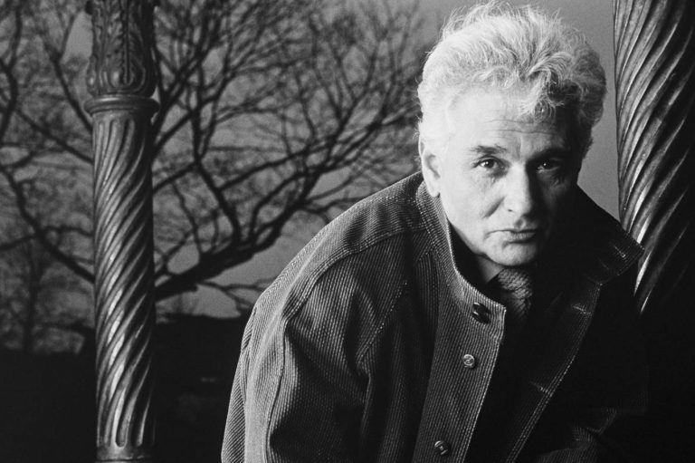 حين يصبح القارئ شريكا في التأليف: تحولات السلطة داخل النص