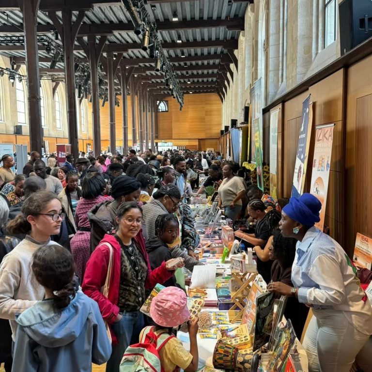 إقبال كبير لجمهور معرض الكتاب الأفريقي في باريس