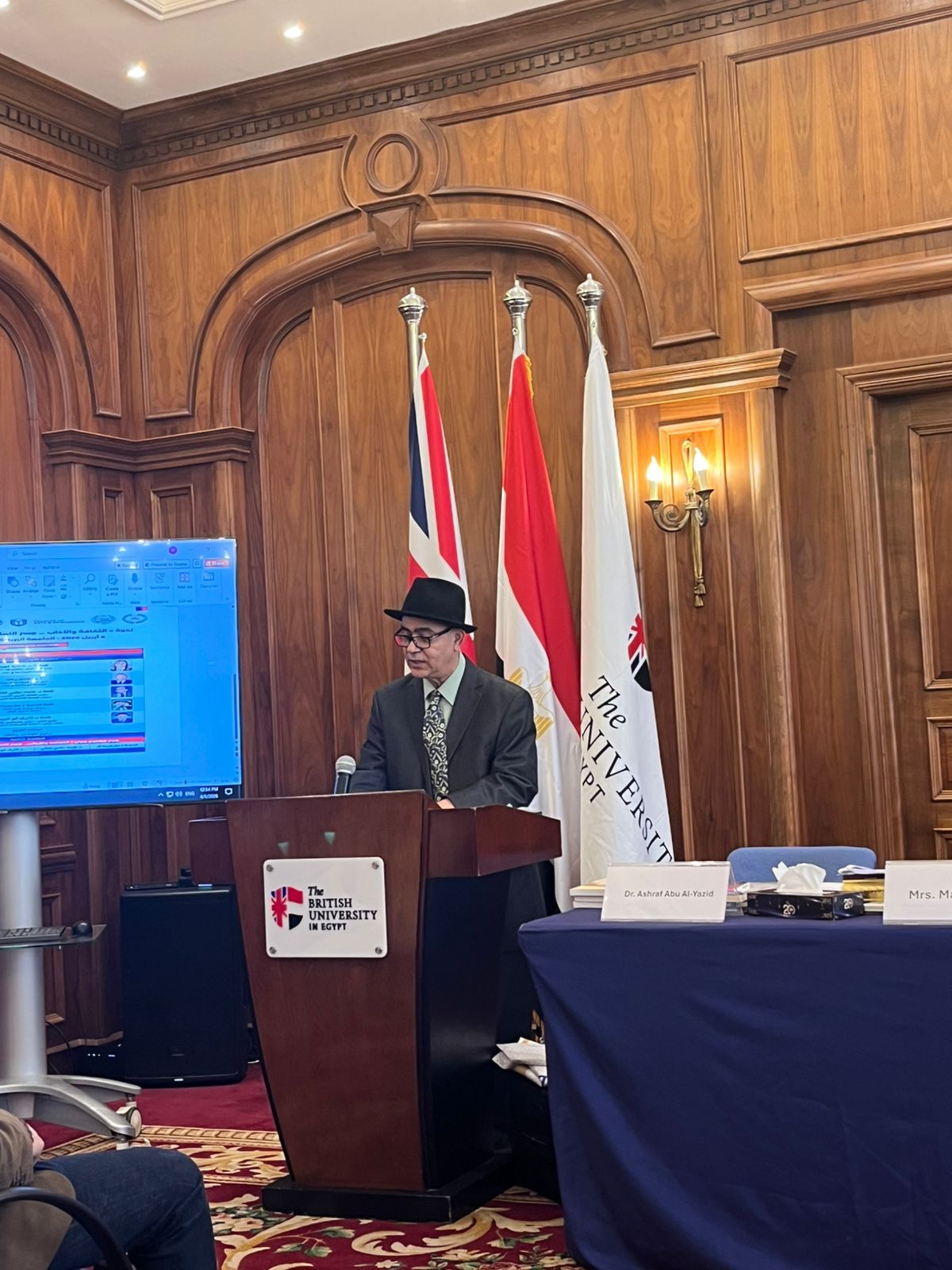 د. أشرف أبو اليزيد: الترجمةُ خلقٍ جديد للنصِّ في سياقٍ ثقافيٍّ مختلف