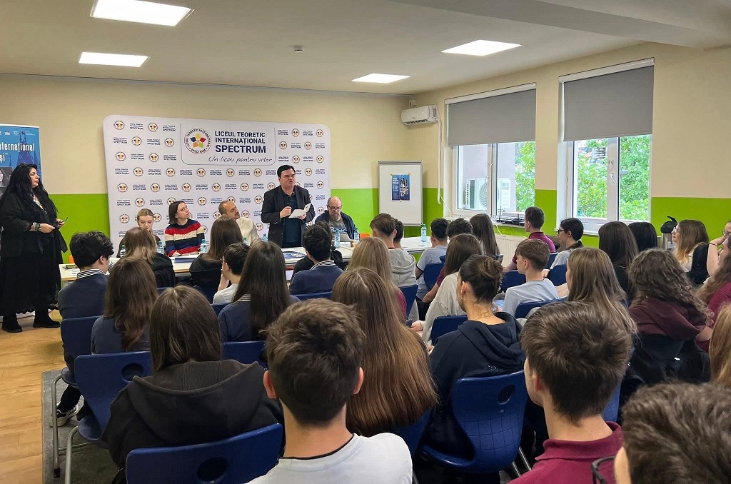 Greek Poetry Featured at International Festival in Iași