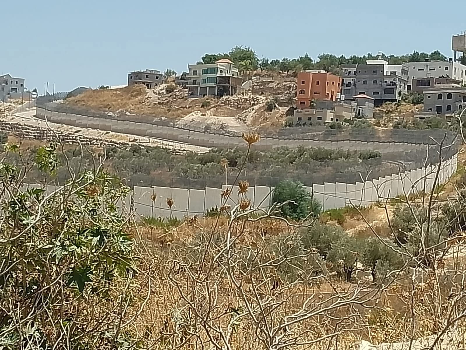 فلسطين، رحلة إلى أرض الشعراء المحاربين (13) جدران العار